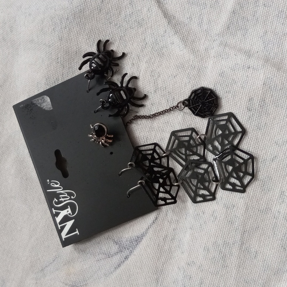 NWT NY Style spider/web earrings